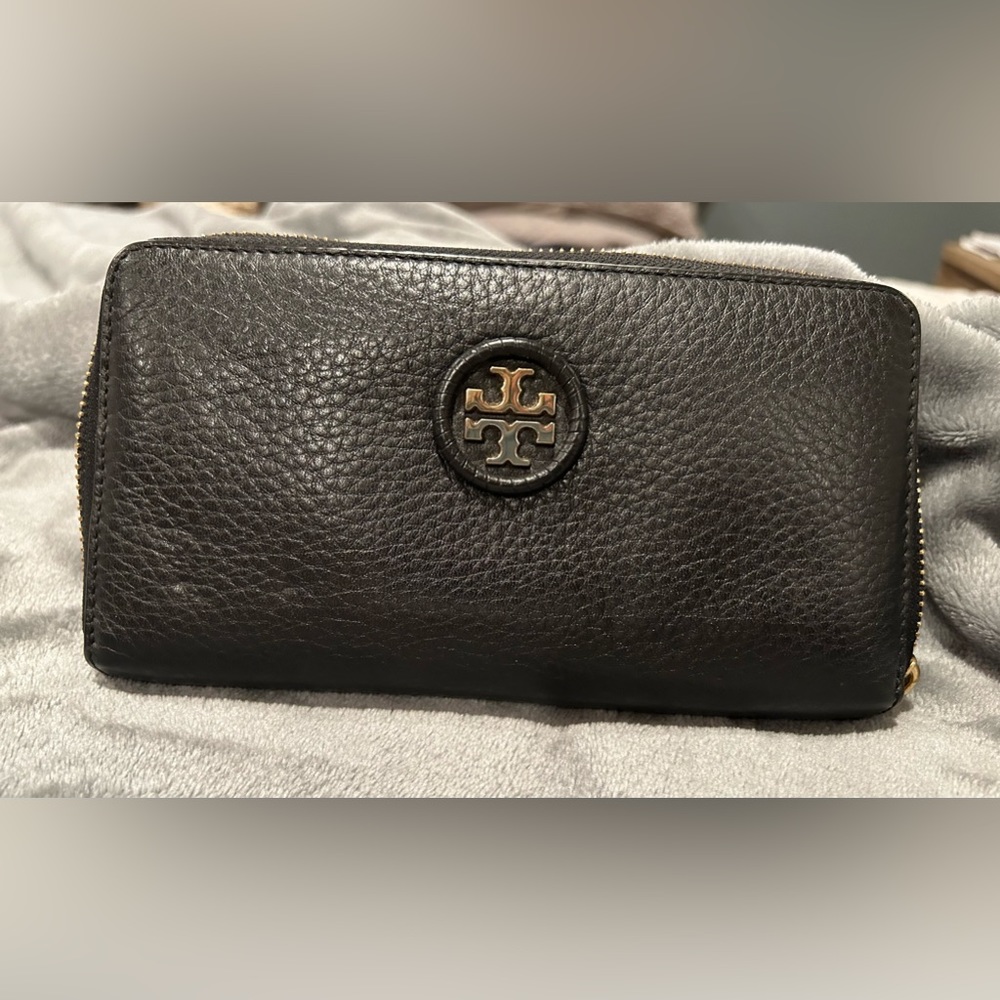 TORY BURCH Black Soft Leather Wallet Gently Used